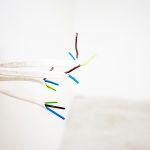 Jak dbać o instalację elektryczną w domu? 6 zasad bezawaryjności