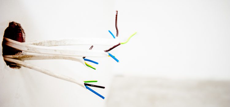 Jak dbać o instalację elektryczną w domu? 6 zasad bezawaryjności